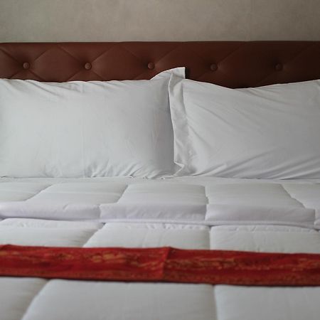 Everest Boutique Hotel Бангкок Экстерьер фото