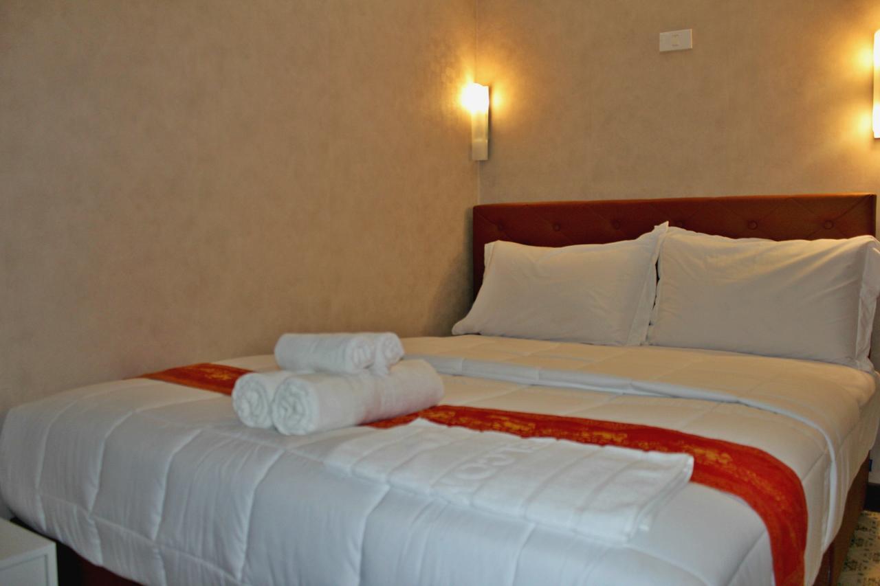 Everest Boutique Hotel Бангкок Экстерьер фото