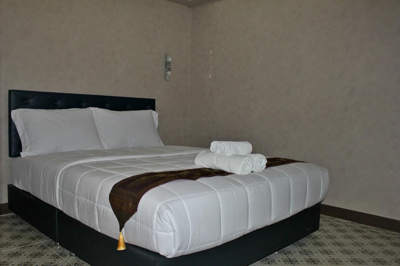 Everest Boutique Hotel Бангкок Экстерьер фото