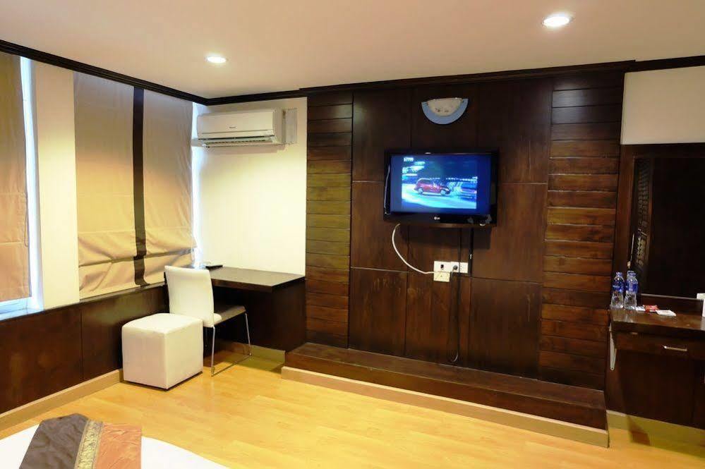 Everest Boutique Hotel Бангкок Экстерьер фото
