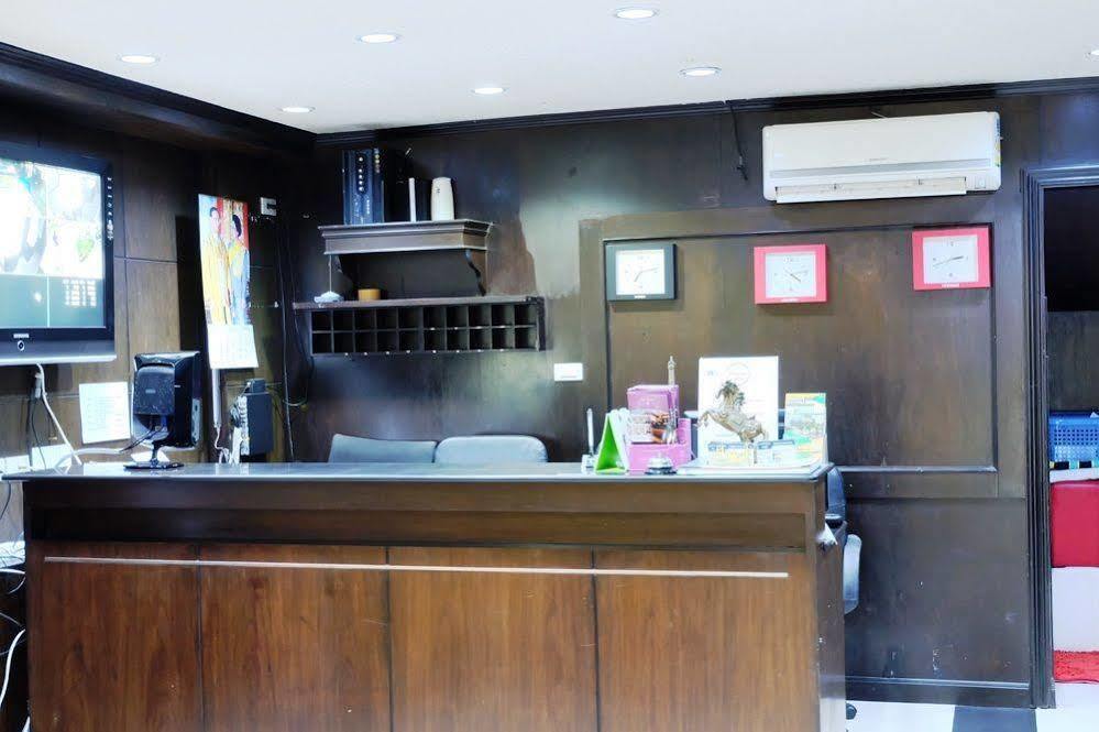 Everest Boutique Hotel Бангкок Экстерьер фото